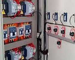 Montagem de painel comando elétrico Montagem de painel comando elétrico