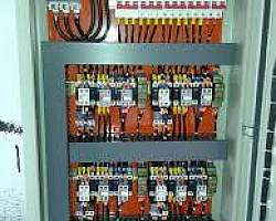 Montagem de painel comando elétrico Montagem de painel comando elétrico