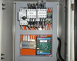 Montagem de painel comando elétrico Montagem de painel comando elétrico