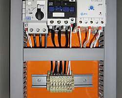 Montagem de painel comando elétrico Montagem de painel comando elétrico