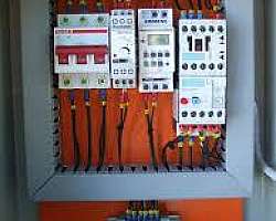 Instalação de quadro de distribuição elétrica