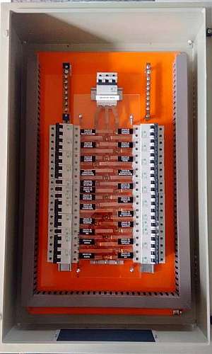 Montagem de painéis elétricos industriais