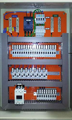 montagem de painel elétrico