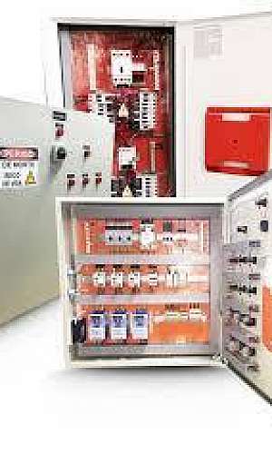 Montagem de quadro de distribuição elétrica Montagem de quadro de distribuição elétrica