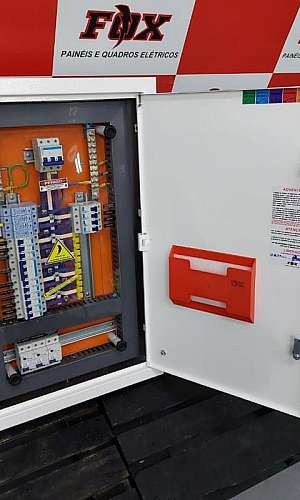 Quadro de distribuição elétrica residencial